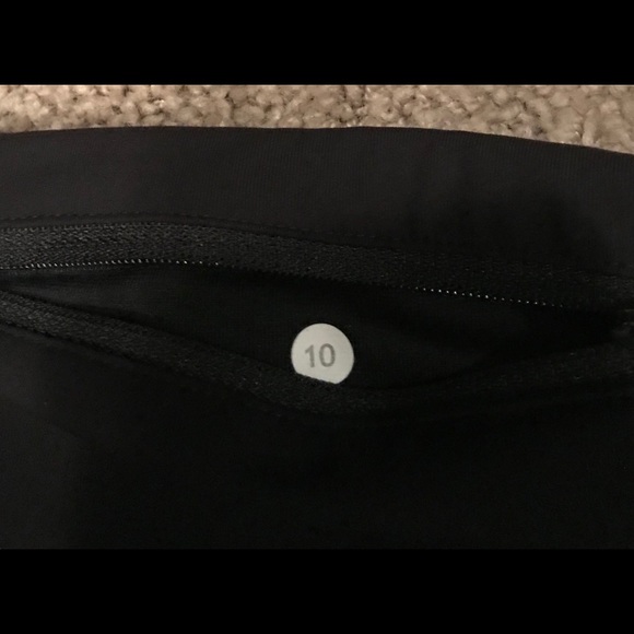 Lululemon black capris with mesh - Picture 4 of 7